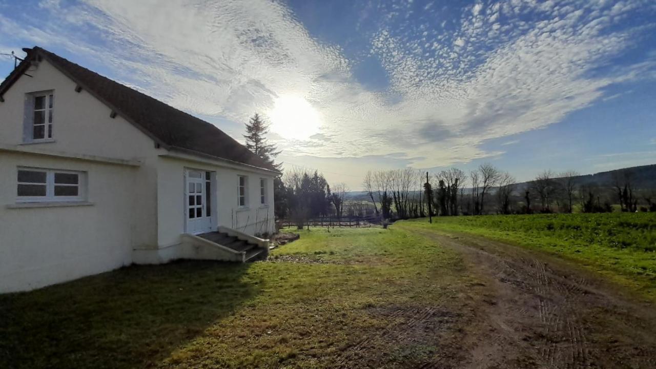 Gite Cottage Chaleureux En Pleine Campagne Vue Sur Les Monts Et Forets Et Le Chateau De Carrouges Exterior photo