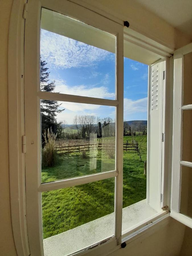 Gite Cottage Chaleureux En Pleine Campagne Vue Sur Les Monts Et Forets Et Le Chateau De Carrouges Exterior photo